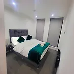 Modern And Cosy 2 Bedroom Apartment