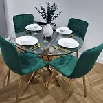 Modern And Cosy 2 Bedroom Apartment